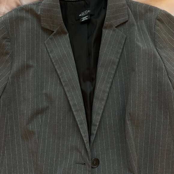 MichaelStudio Men's Charcoal Pinstripe Blazer – Classic Two-Button Suit Jacket - Picture 3 of 3